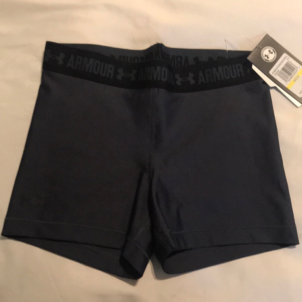 NWT Under Armour compression shorts size M